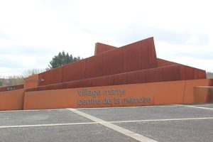 Casting 643 figurants pour jouer les 643 victimes du massacre d'Oradour sur Glane dans le prochain film de Milo Rau