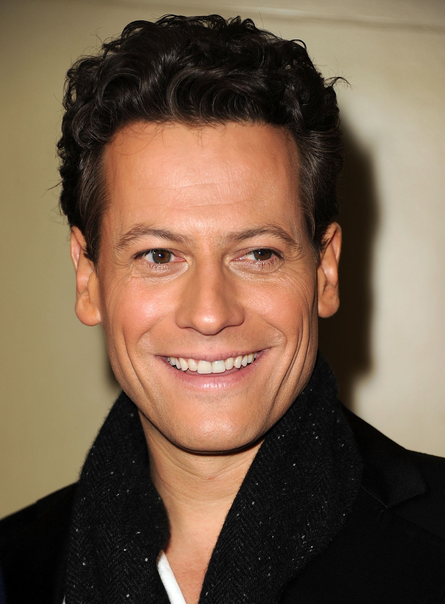 Casting nbreuses figurantes pour la série « The Réunion » adaptée du livre de Guillaume Musso, La jeune fille et la nuit, avec Ioan Gruffudd (L&rsquo;homme élastique dans les 4 fantastiques)