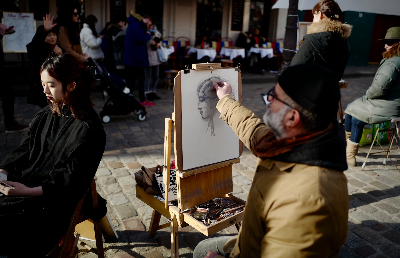Casting hommes et femmes, 18-75 ans, ayant bonne connaissance du dessin nu artistique, en figuration pour tournage publicité