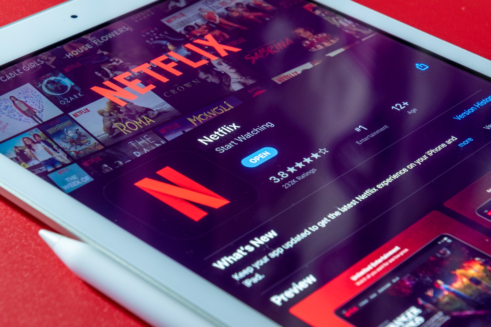 Casting figurants, 40 à 55 ans, pour un film américain en tournage à Paris pour Netflix