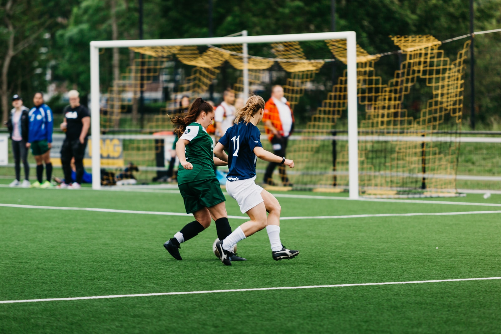 Casting silhouettes, 16 ans minimum mais en paraissant 14/15 sachant jouer au football pour une publicité