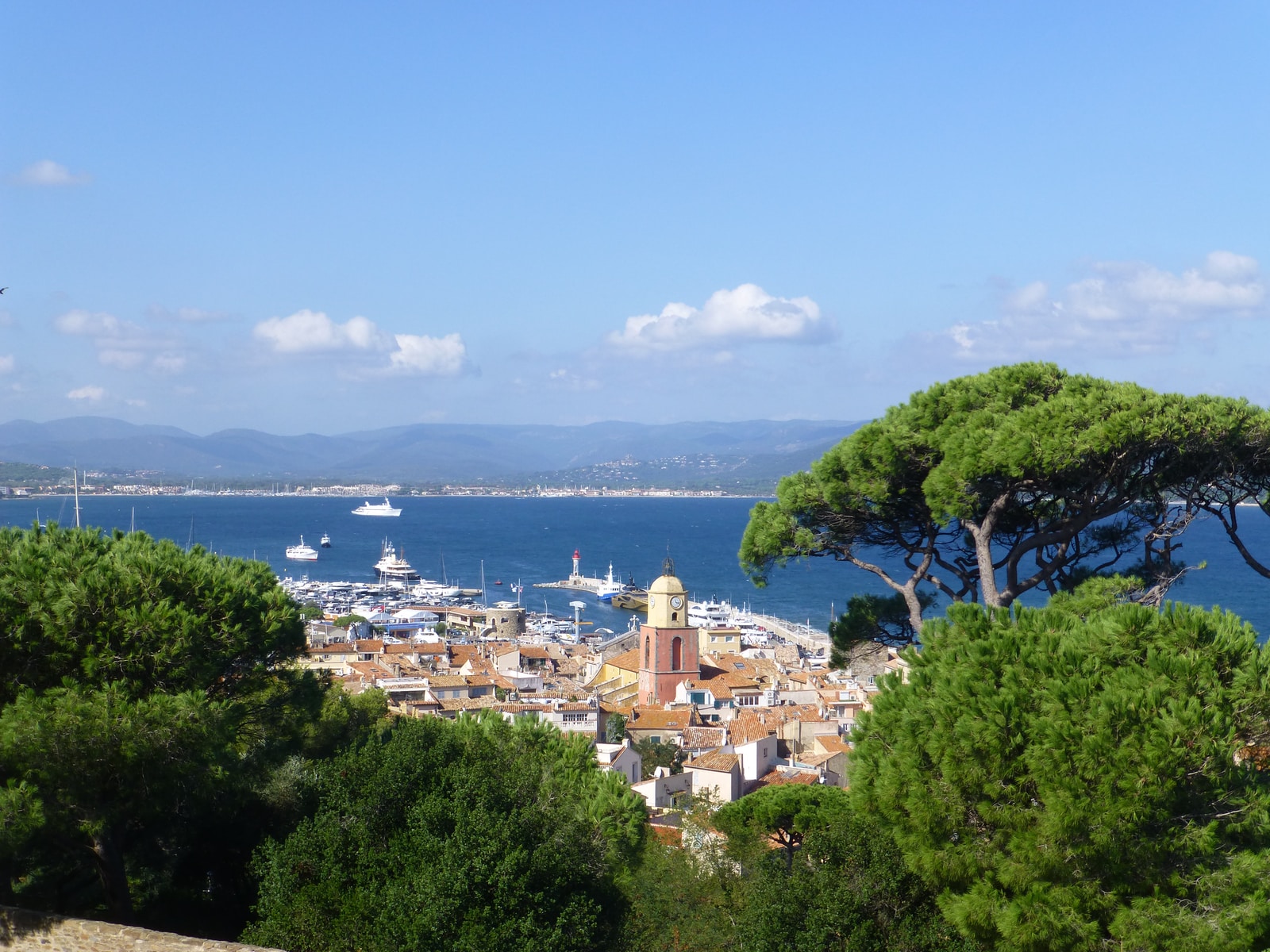 Casting figurants et silhouettes pour la série Bardot, sur France 2, en tournage à Saint-Tropez