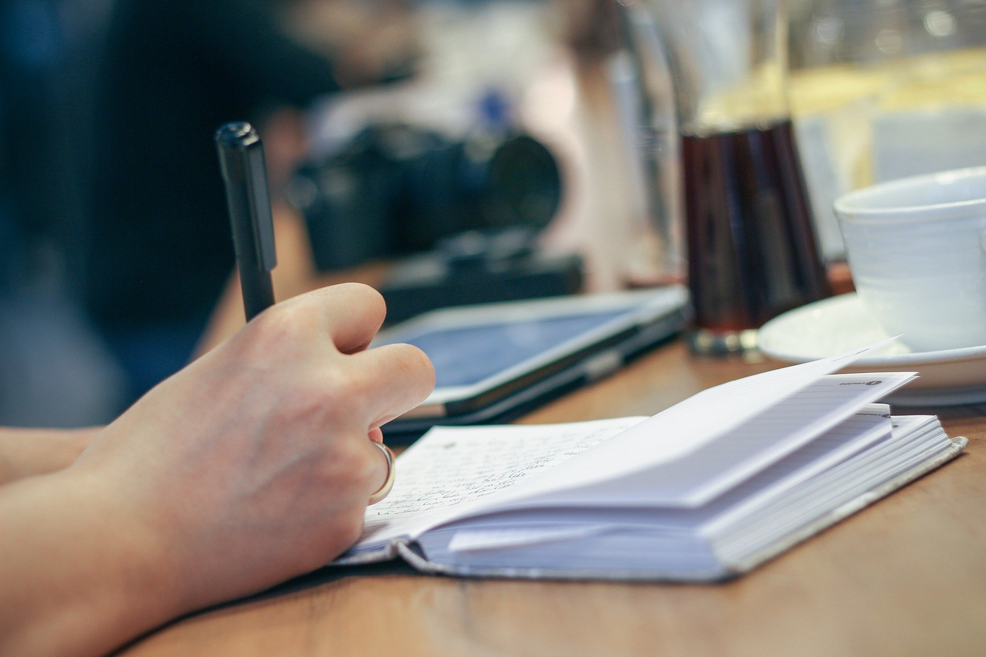 Casting figurants journalistes pour une série étrangère à Paris