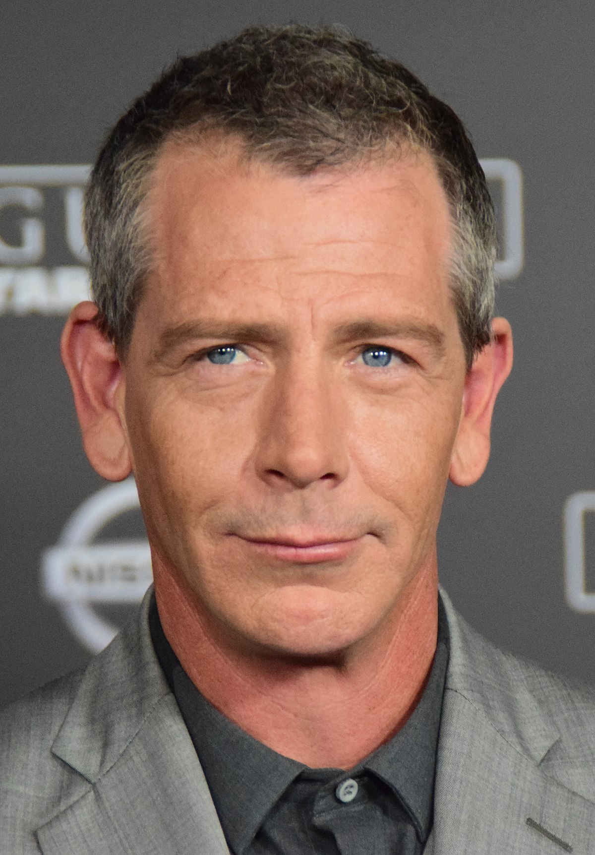 Casting figurants/silhouettes 16/80 ans pour la série AppleTV « The New Look » de Todd A. Kessler, avec Ben Mendelsohn, Juliette Binoche et Maisie Williams
