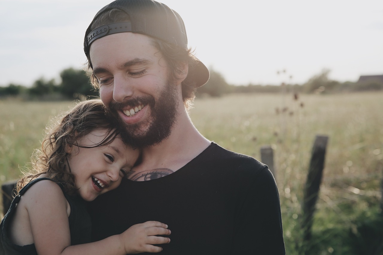 Casting 2 comédiens un homme et une fillette pour une publicité tournée dans la région de Nantes en juillet
