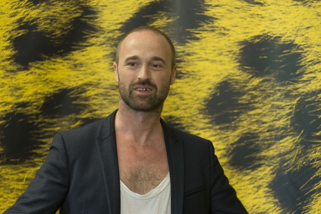 Casting figurants en Valais et à Genève en Suisse pour le film Enjoy your stay de Dominik Locher