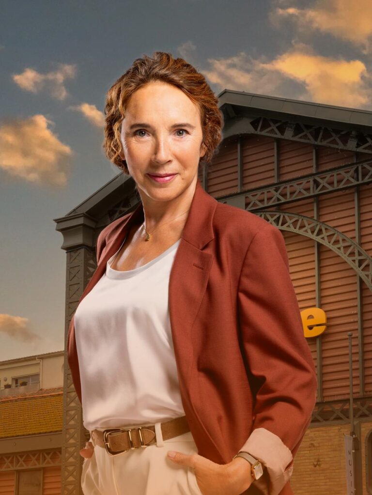 isabel otero incarne Florence Delaunat directrice du studio Lumière dans la série TF1 tout pour la lumière