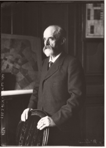 Casting senior pour un rôle de préfet dans un film d'époque 1914