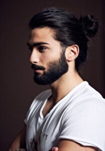homme barbu arabe moyen orient maghreb