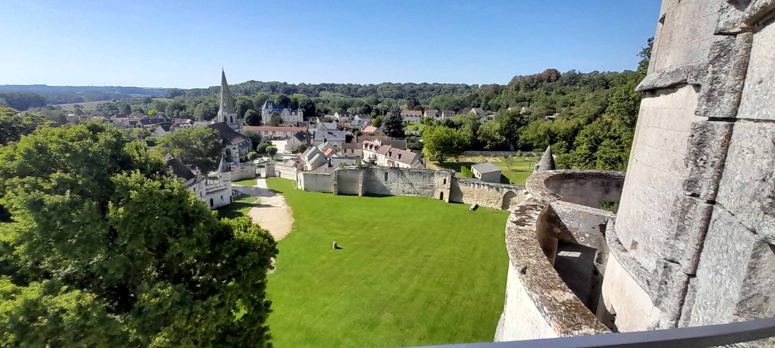 Casting comédien de 30 à 50 ans pour une silhouette de médecin pour le téléfilm Meurtres à Soissons