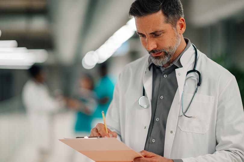 Casting comédien en Belgique pour une silhouette parlante de médecin pour la série Amor Amor