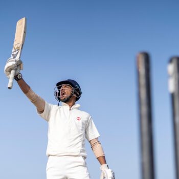 Comment j'ai appris à kiffer le cricket autrement grâce aux paris en live