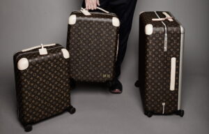 Casting figurants ayant des bagages de marques de luxe