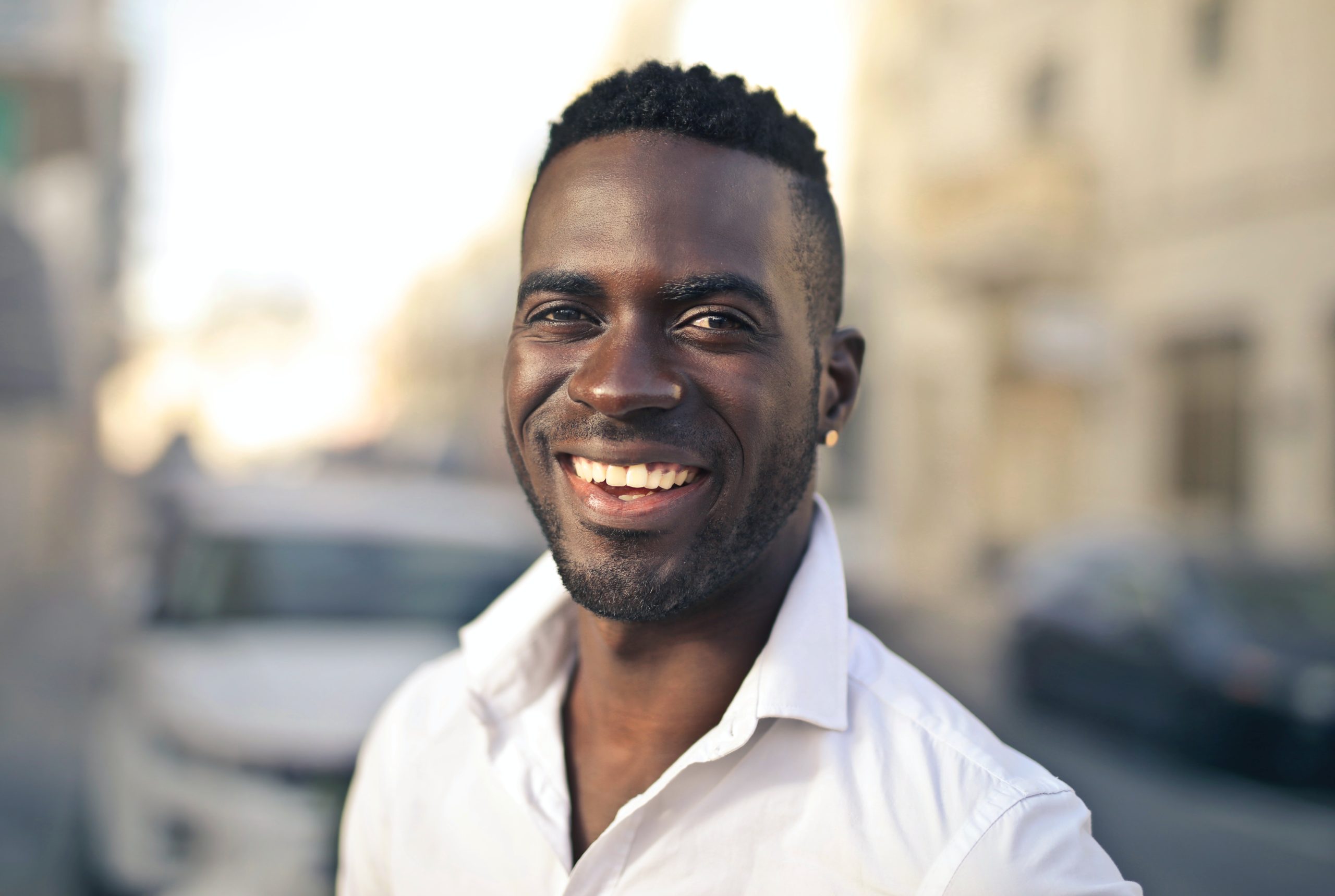 Casting comédien/nes natif(ves) britanniques dans le cadre d’un tournage d’un film de communication interne pour un groupe automobile
