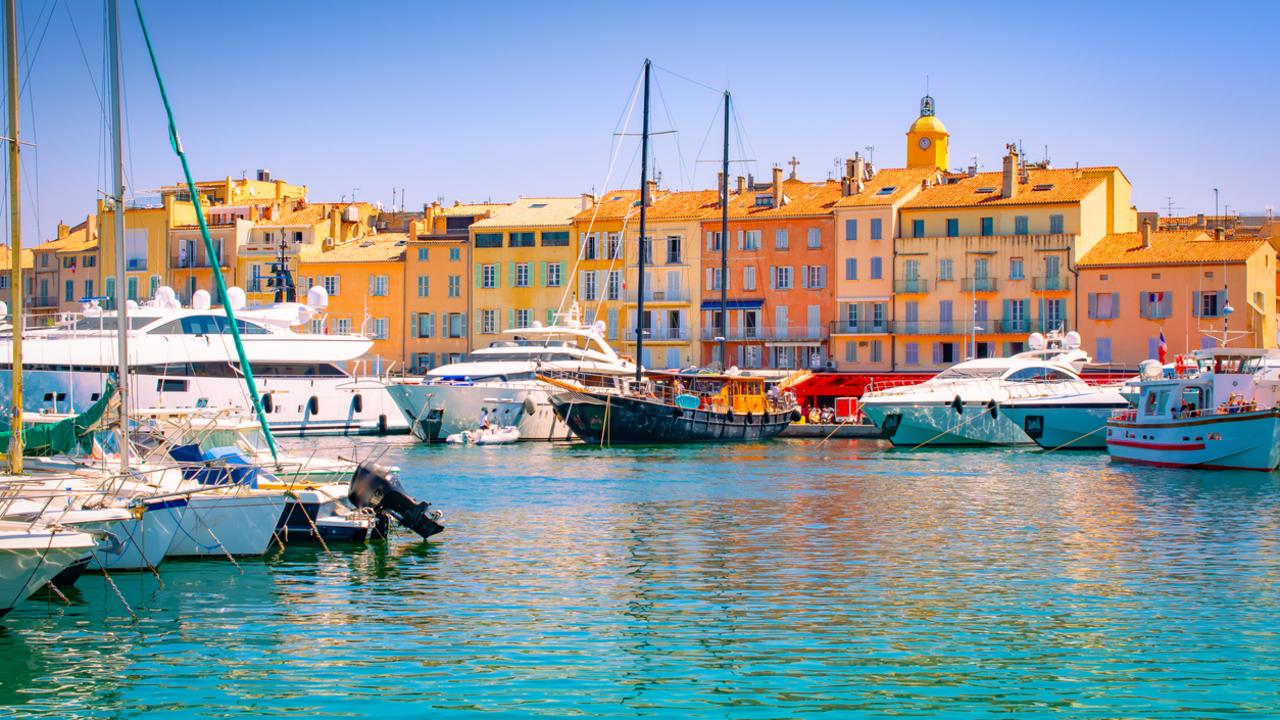 Casting divers profils pour la série « Bardot » pour des scènes tournées à Saint-Tropez avec Julia De Nunez