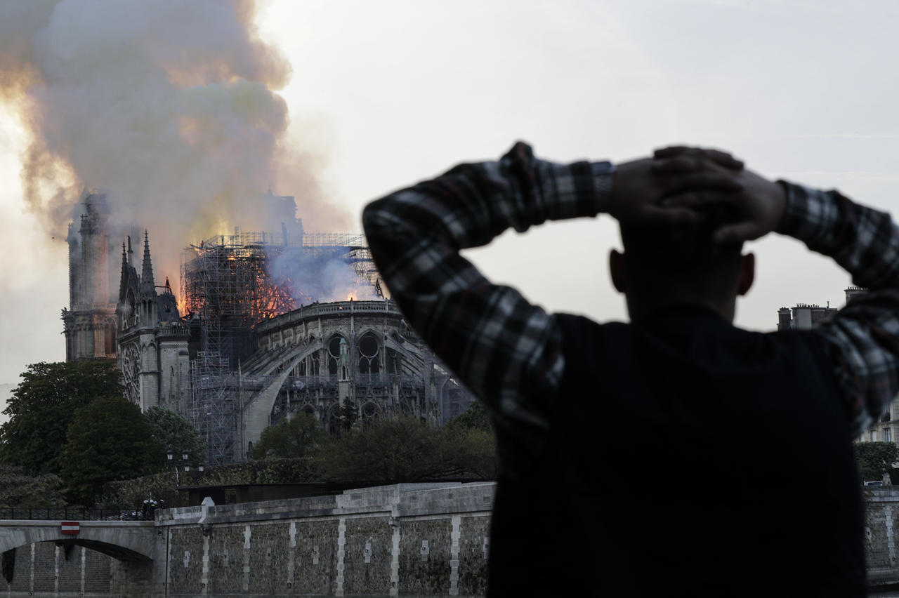 Casting figurants et silhouettes pour le film « Notre Dame Brûle » de Jean-Jacques Annaud