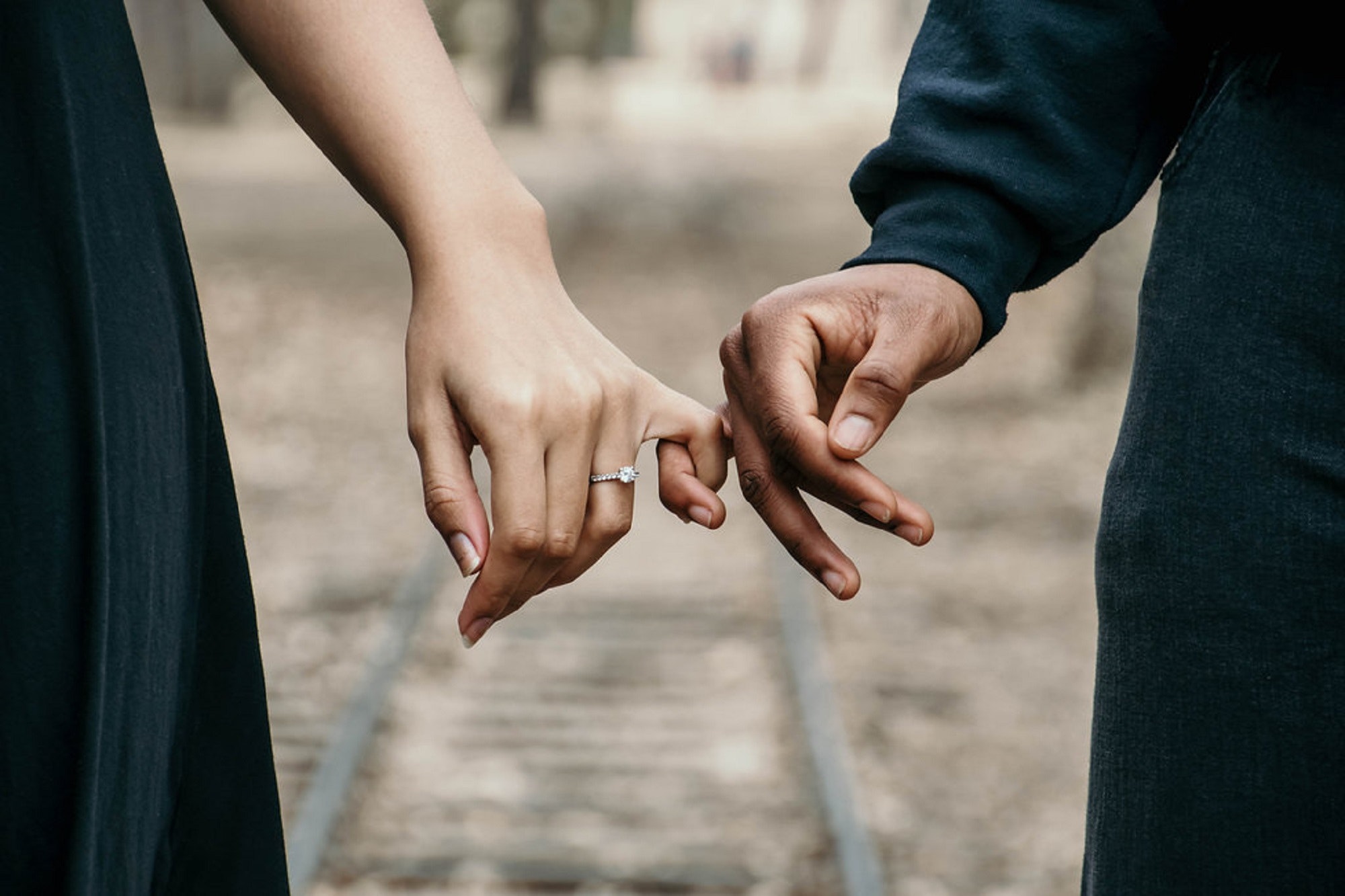 Casting figurante pour jouer la mariée dans une scène de mariage dans le téléfilm “Un été en Bretagne” réalisé par Britta Keils