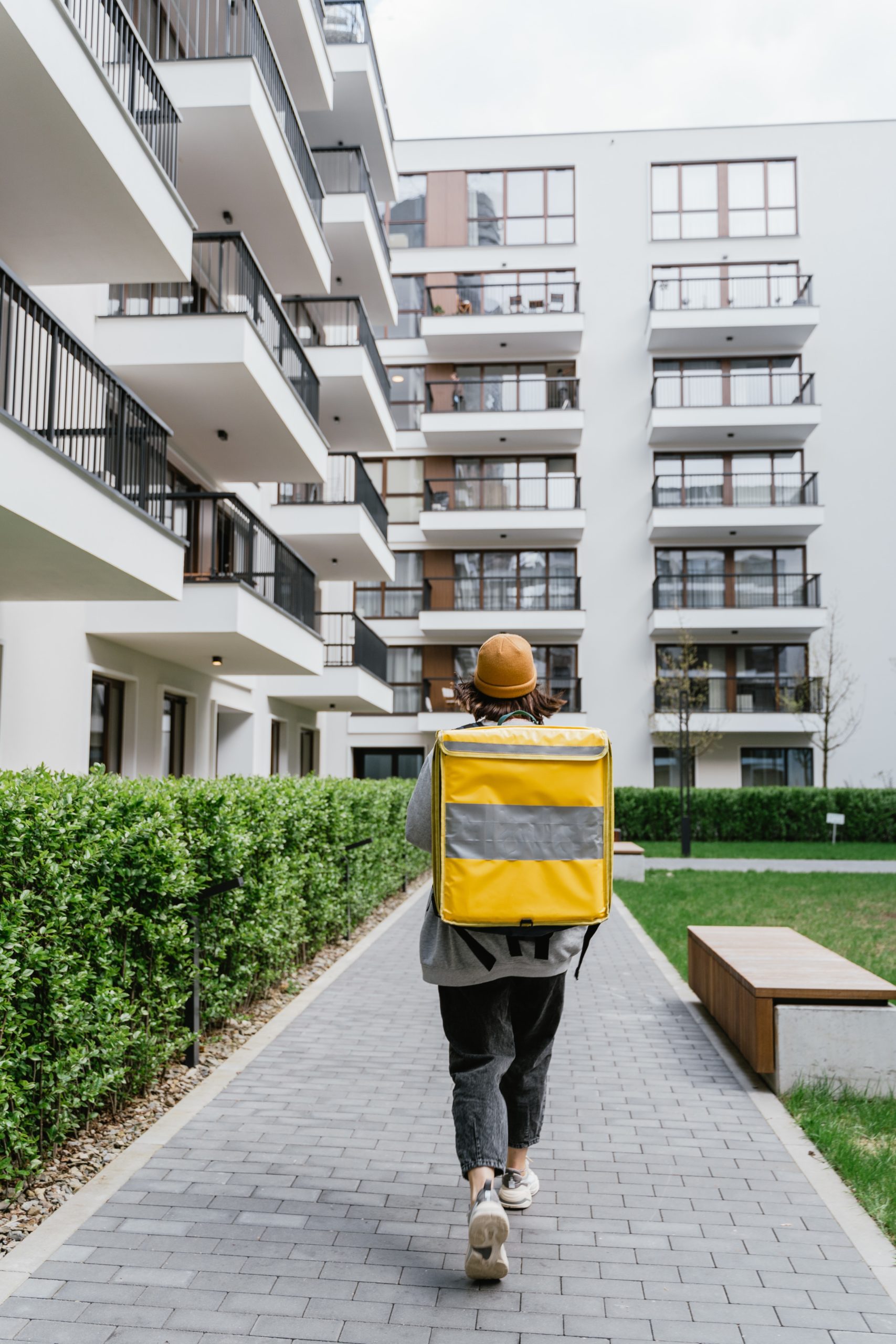 Casting voix-off pour le film publicitaire d’une marque de livraison de plats à domicile