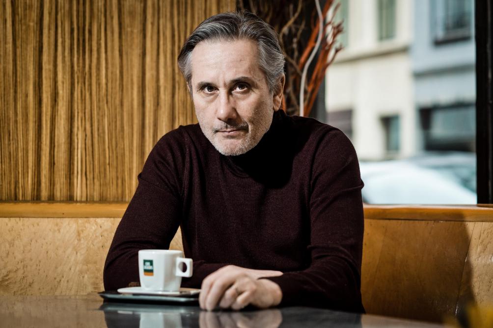 Casting figurant pour rôle de facteur dans la série RTBF « Ennemi Public » avec Angelo Bison